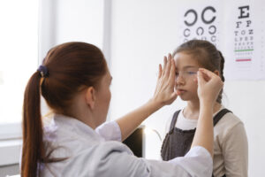Gafas miopía infantil Valencia-ojos
