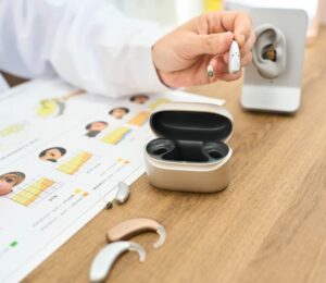 Audífonos oticon en Valencia - Madera