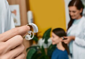 Audífonos oticon en Valencia - Niña