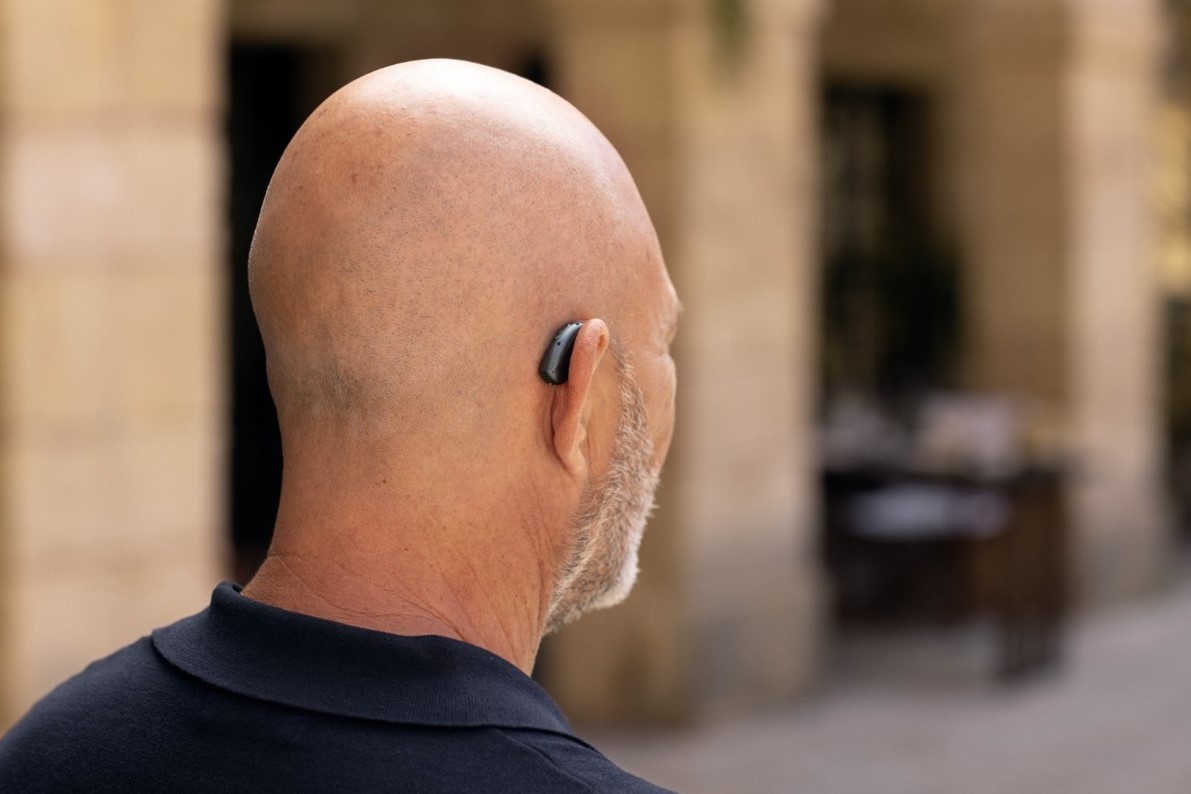 audífonos Phonak en Valencia - persona