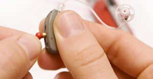 reparar audífonos en Valencia - daños
